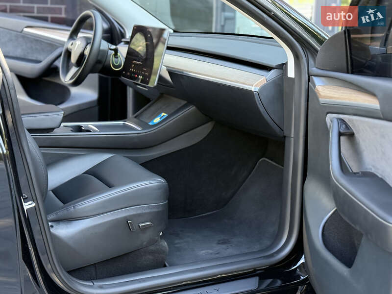Внедорожник / Кроссовер Tesla Model Y 2023 в Тернополе