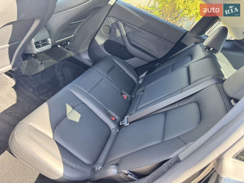 Позашляховик / Кросовер Tesla Model Y 2024 в Дніпрі