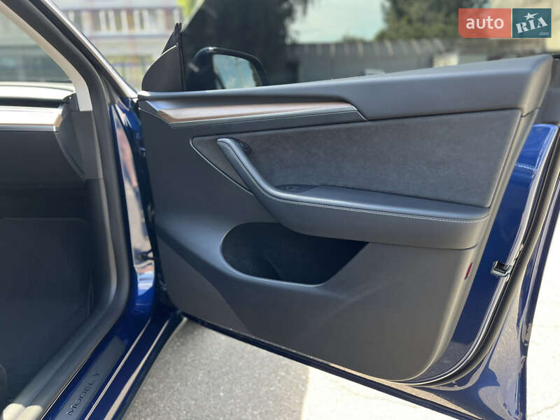 Позашляховик / Кросовер Tesla Model Y 2024 в Києві
