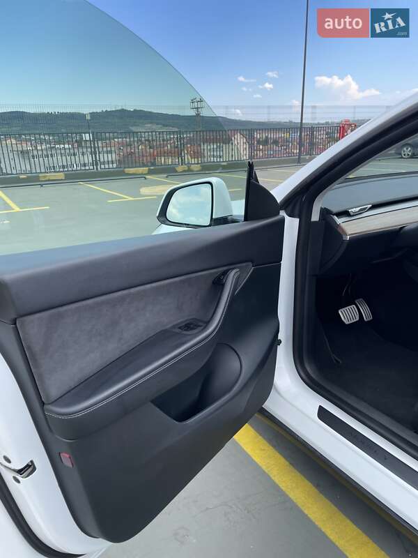 Внедорожник / Кроссовер Tesla Model Y 2021 в Первомайске