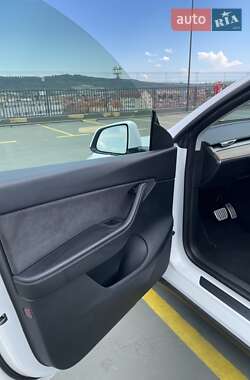 Внедорожник / Кроссовер Tesla Model Y 2021 в 