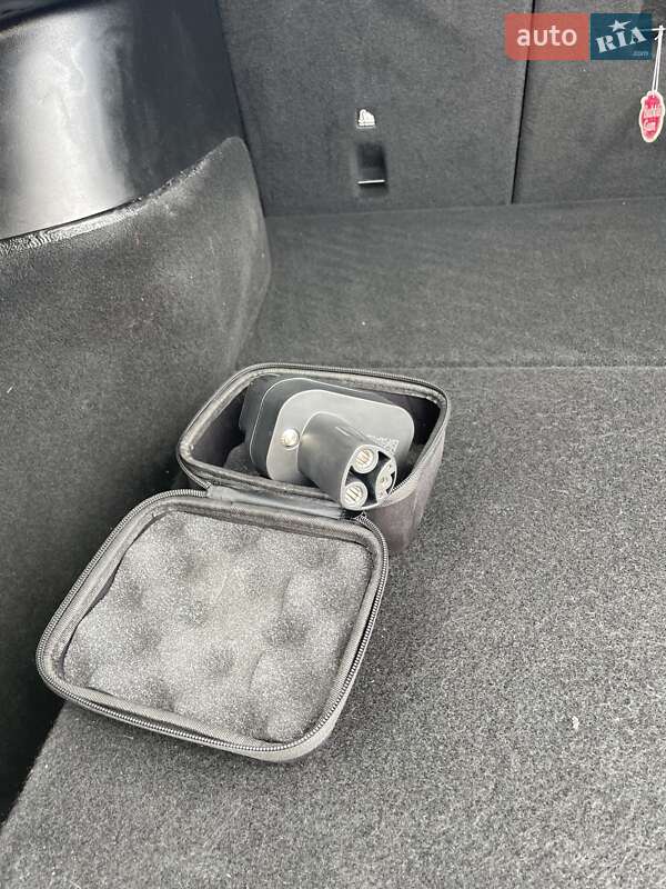 Позашляховик / Кросовер Tesla Model Y 2021 в Первомайську