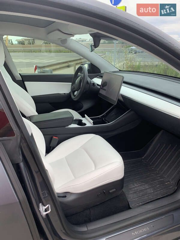 Внедорожник / Кроссовер Tesla Model Y 2020 в Львове