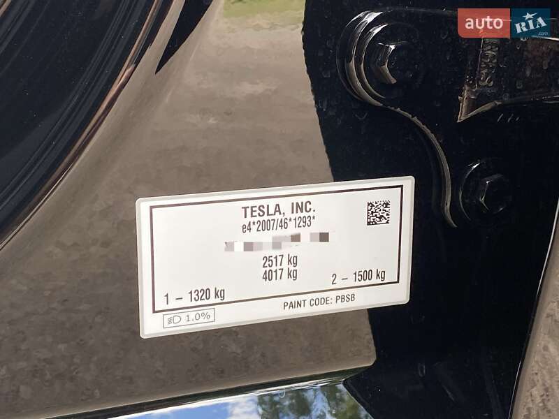 Внедорожник / Кроссовер Tesla Model Y 2025 в Киеве