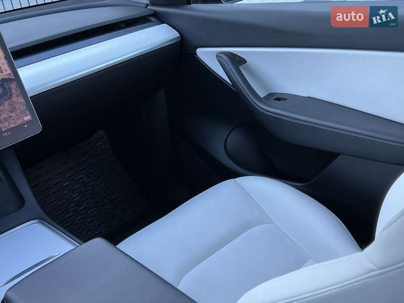 Внедорожник / Кроссовер Tesla Model Y 2022 в Киеве