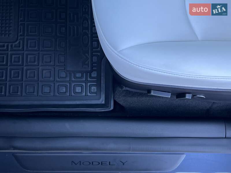 Внедорожник / Кроссовер Tesla Model Y 2022 в Киеве