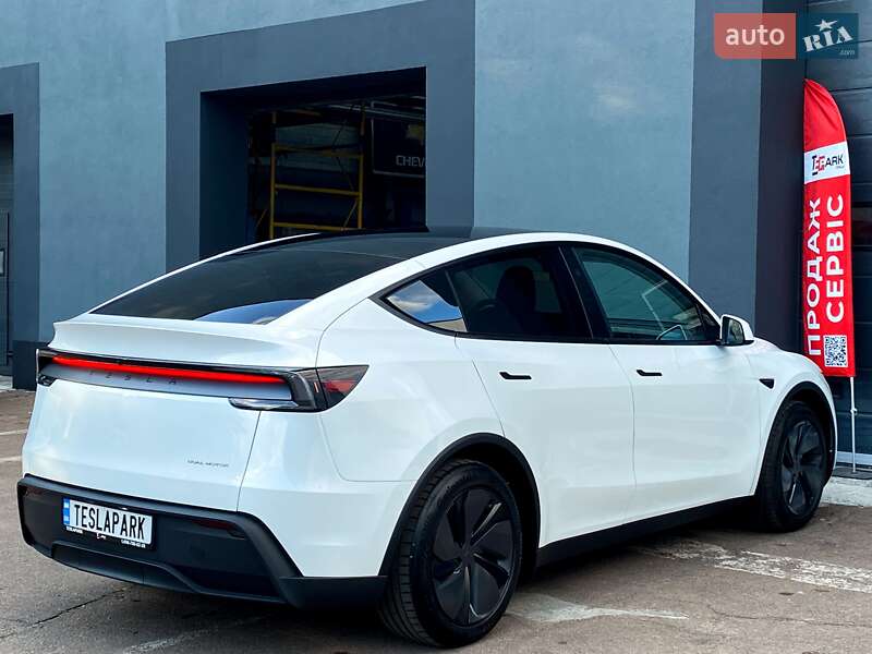 Внедорожник / Кроссовер Tesla Model Y 2025 в Киеве