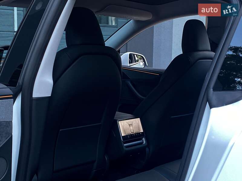 Внедорожник / Кроссовер Tesla Model Y 2025 в Киеве