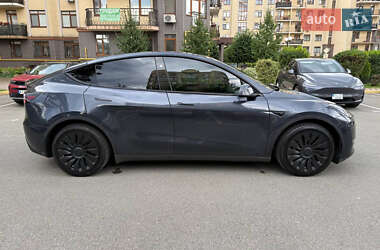 Позашляховик / Кросовер Tesla Model Y 2024 в 