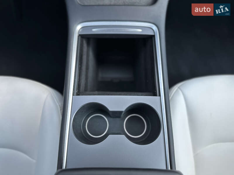 Внедорожник / Кроссовер Tesla Model Y 2023 в Ровно