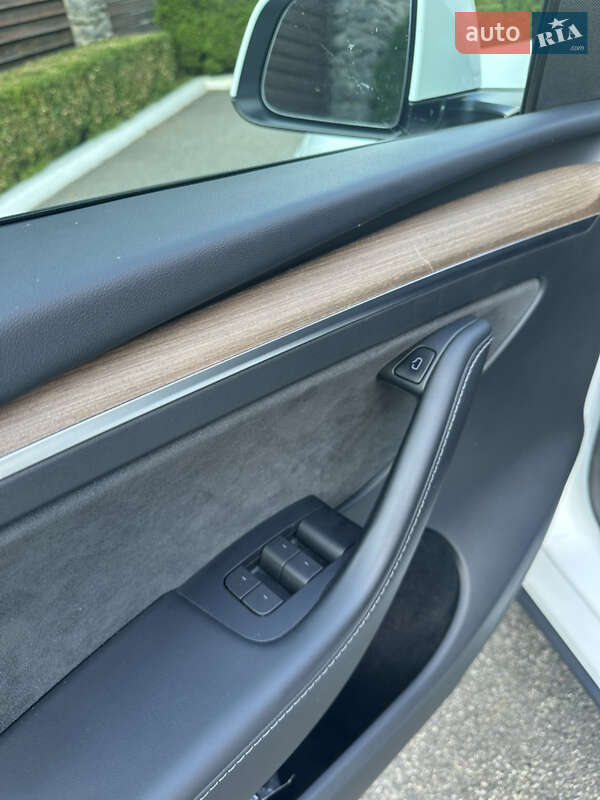 Позашляховик / Кросовер Tesla Model Y 2023 в Києві