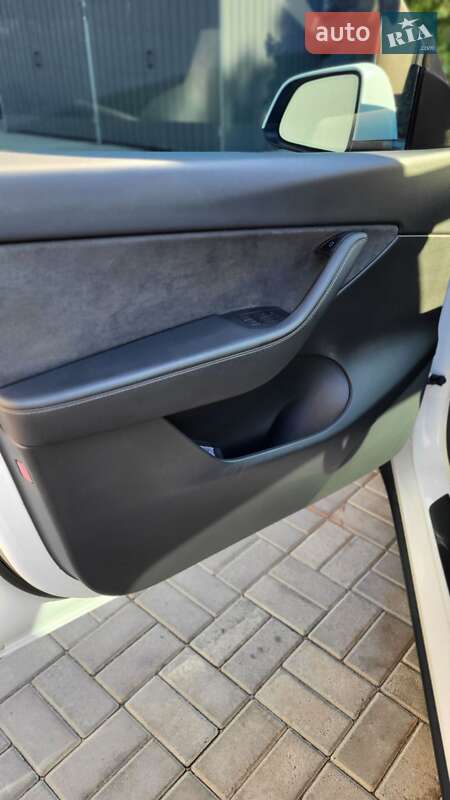 Позашляховик / Кросовер Tesla Model Y 2022 в Дніпрі