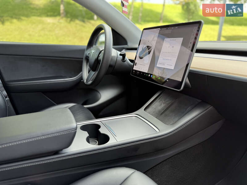 Внедорожник / Кроссовер Tesla Model Y 2021 в Киеве