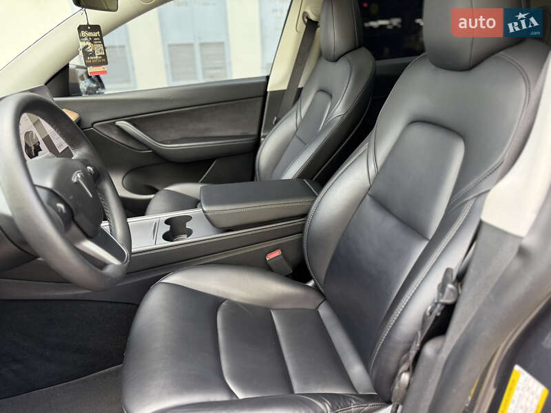 Внедорожник / Кроссовер Tesla Model Y 2021 в Киеве