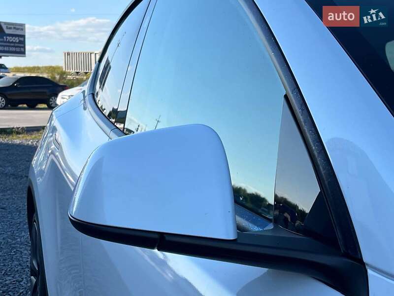 Внедорожник / Кроссовер Tesla Model Y 2024 в Львове