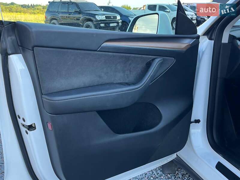 Внедорожник / Кроссовер Tesla Model Y 2024 в Львове