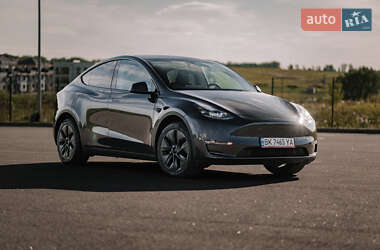 Внедорожник / Кроссовер Tesla Model Y 2024 в 