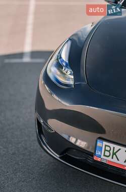 Внедорожник / Кроссовер Tesla Model Y 2024 в 