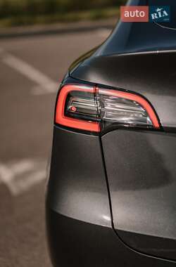 Внедорожник / Кроссовер Tesla Model Y 2024 в 