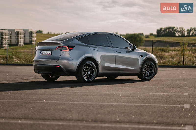 Позашляховик / Кросовер Tesla Model Y 2024 в Рівному фото 6 Позашляховик / Кросовер Tesla Model Y 2024 в Рівному