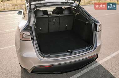Внедорожник / Кроссовер Tesla Model Y 2024 в 