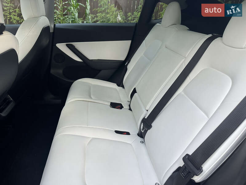 Позашляховик / Кросовер Tesla Model Y 2021 в Києві