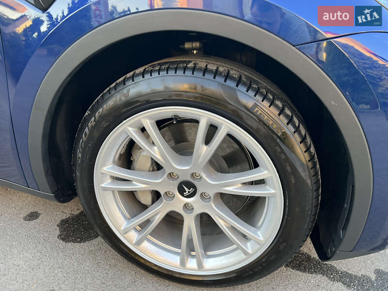 Внедорожник / Кроссовер Tesla Model Y 2024 в Тернополе