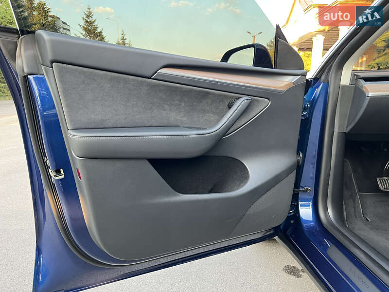 Внедорожник / Кроссовер Tesla Model Y 2024 в Тернополе