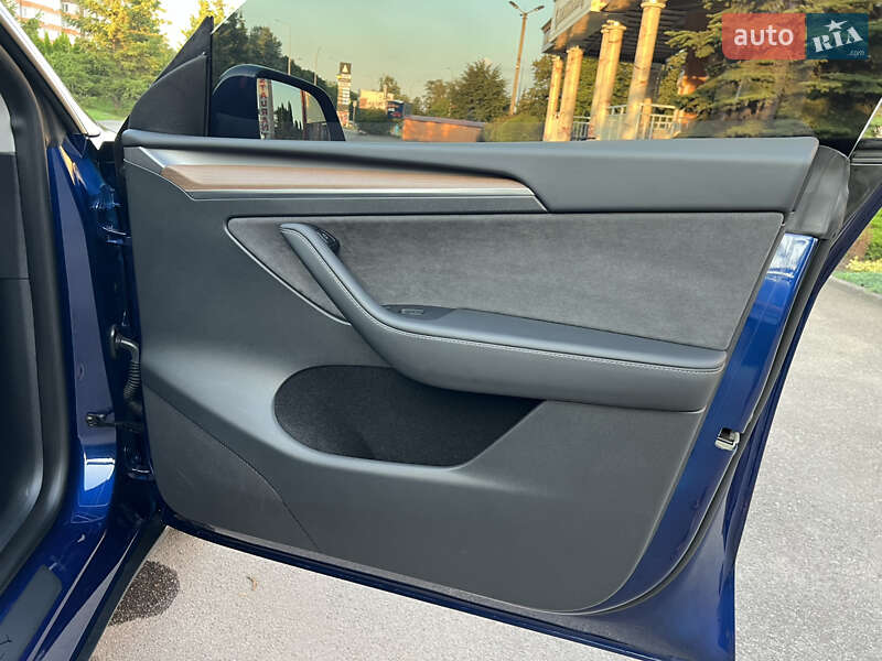 Внедорожник / Кроссовер Tesla Model Y 2024 в Тернополе