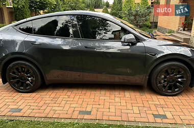 Позашляховик / Кросовер Tesla Model Y 2024 в 