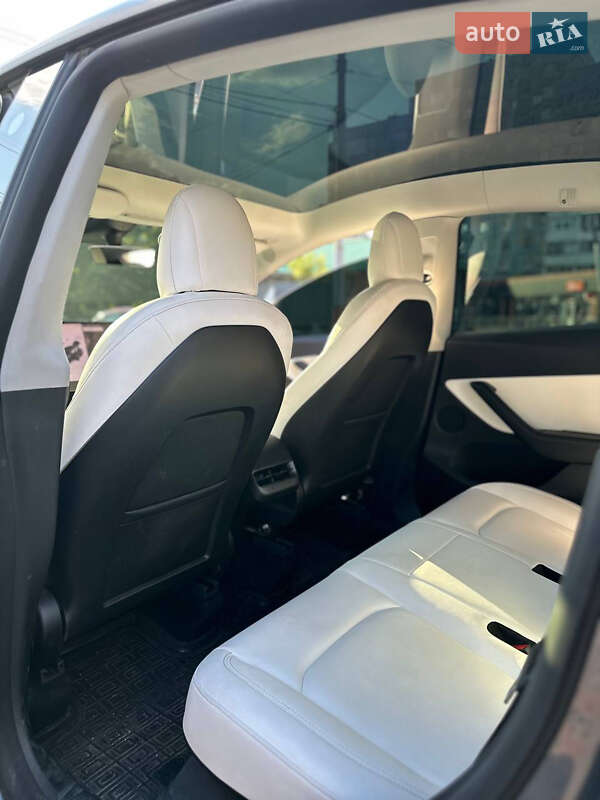 Позашляховик / Кросовер Tesla Model Y 2021 в Дніпрі
