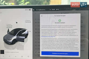 Позашляховик / Кросовер Tesla Model Y 2024 в 