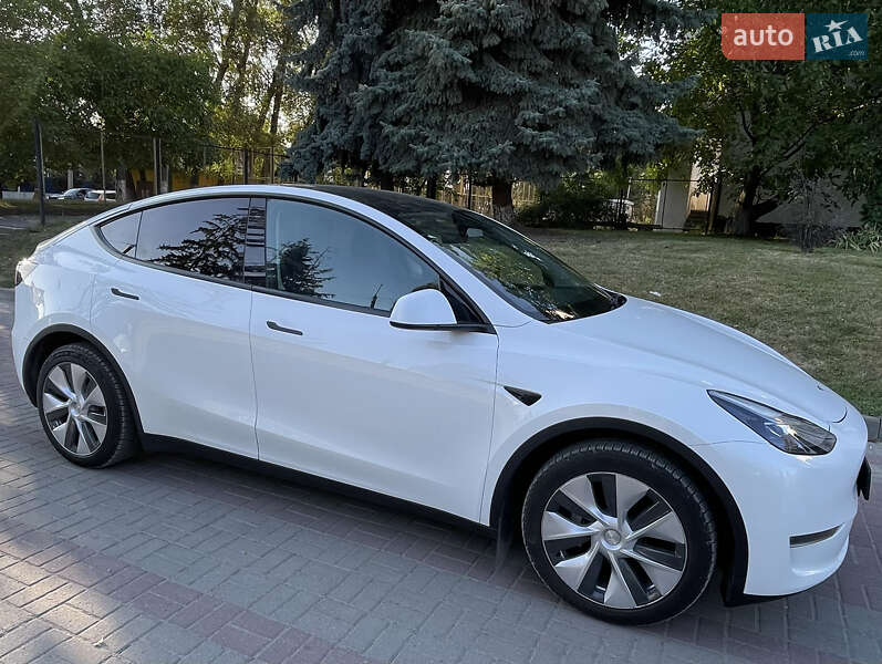Позашляховик / Кросовер Tesla Model Y 2023 в Тернополі