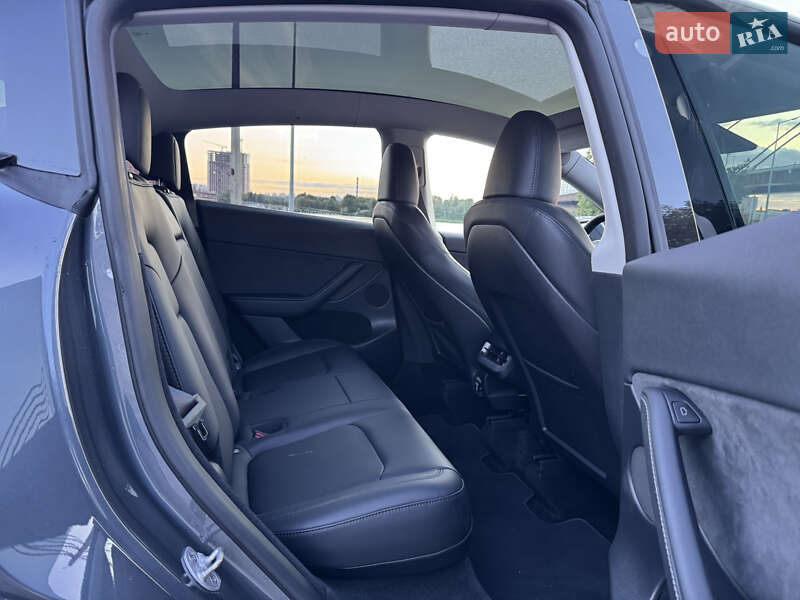 Внедорожник / Кроссовер Tesla Model Y 2023 в Киеве