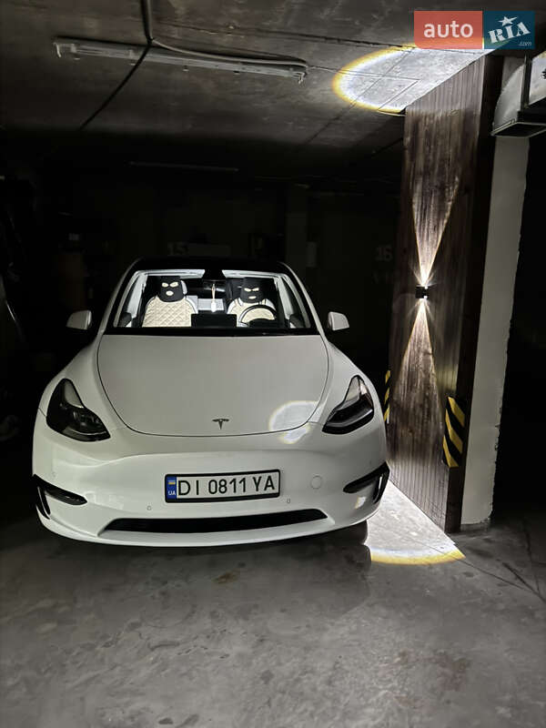Tesla Model Y 2021