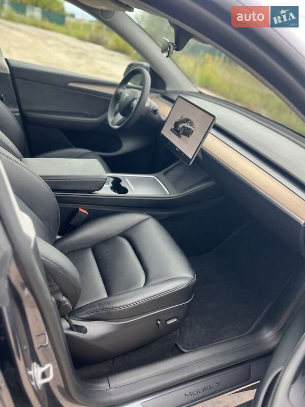 Внедорожник / Кроссовер Tesla Model Y 2023 в Киеве