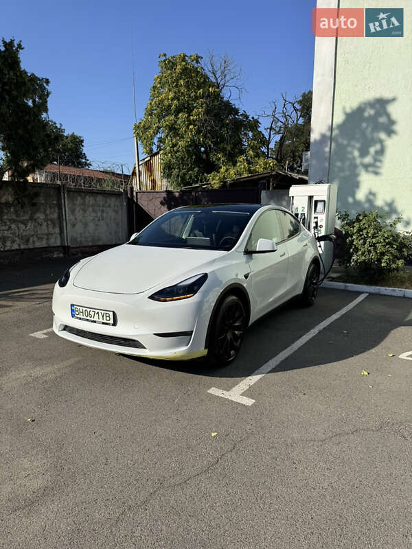 Позашляховик / Кросовер Tesla Model Y 2023 в 