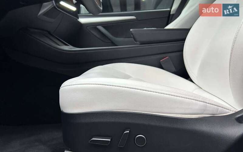 Внедорожник / Кроссовер Tesla Model Y 2023 в Черновцах