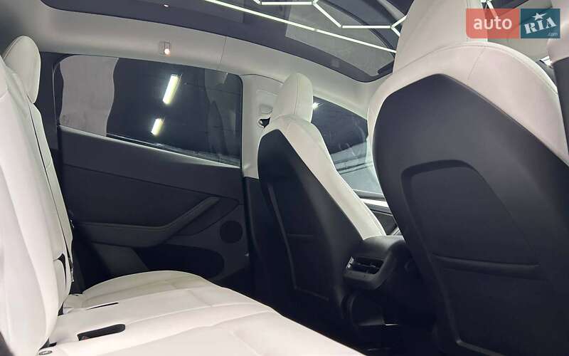 Внедорожник / Кроссовер Tesla Model Y 2023 в Черновцах