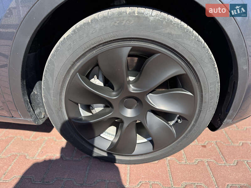 Внедорожник / Кроссовер Tesla Model Y 2022 в Ровно