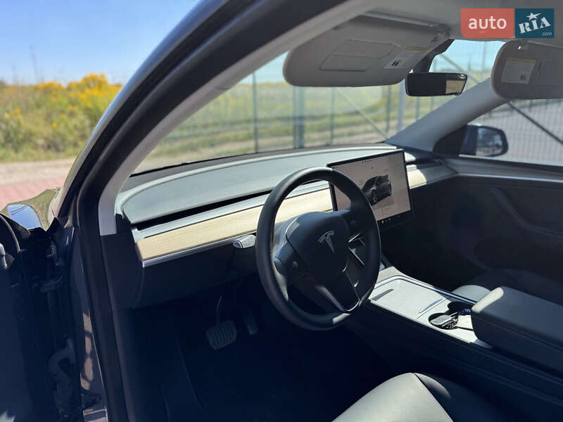 Внедорожник / Кроссовер Tesla Model Y 2022 в Ровно