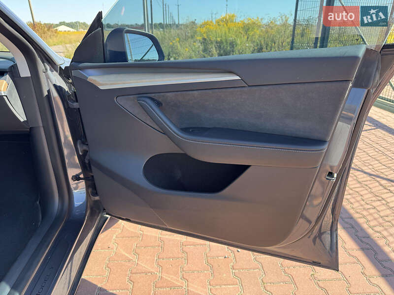 Внедорожник / Кроссовер Tesla Model Y 2022 в Ровно