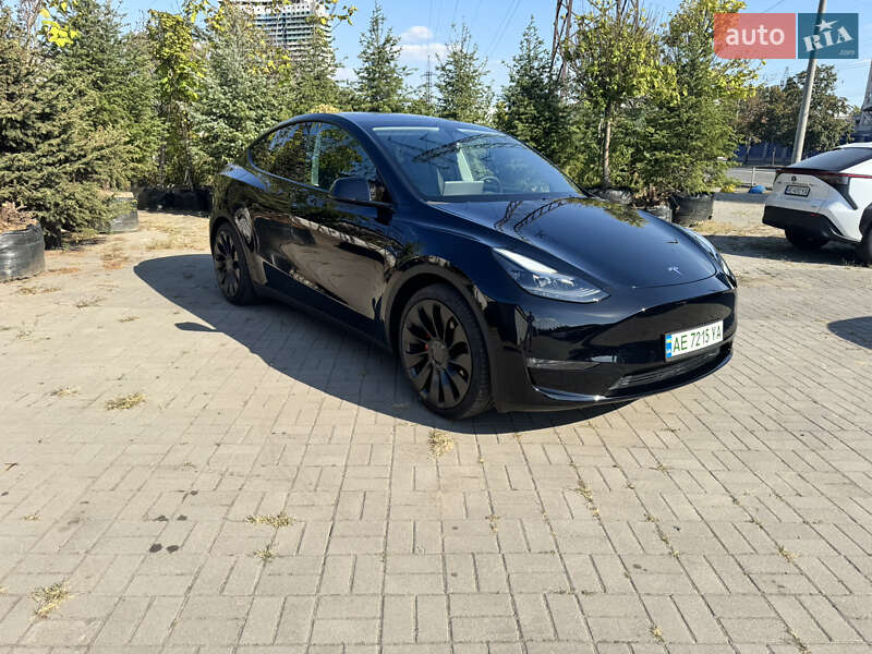 Tesla Model Y 2024