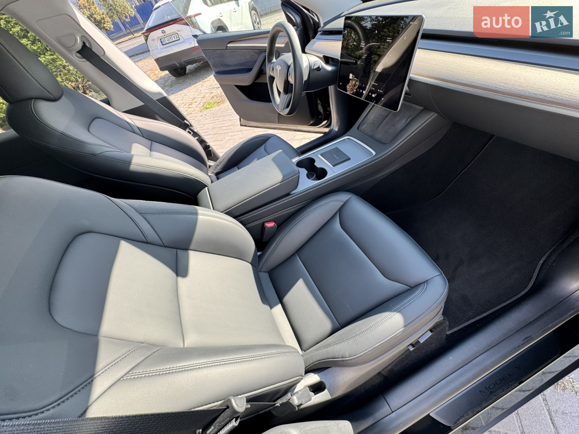 2024 Tesla Model Y - мініатюра 9