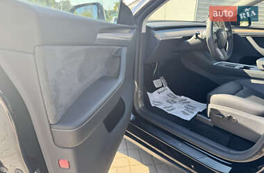 Позашляховик / Кросовер Tesla Model Y 2024 в 