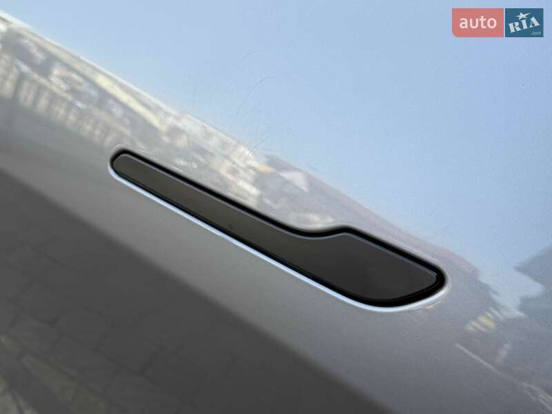 Внедорожник / Кроссовер Tesla Model Y 2023 в Львове