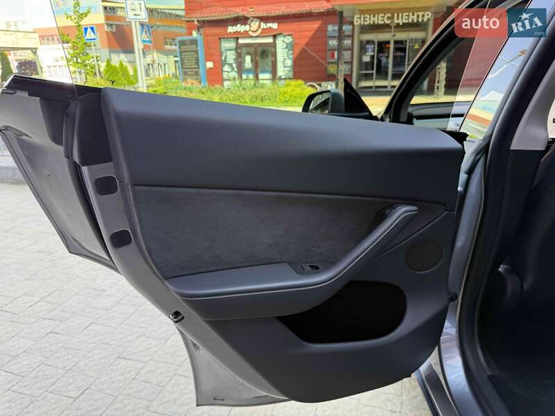 Внедорожник / Кроссовер Tesla Model Y 2023 в Львове