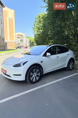 Позашляховик / Кросовер Tesla Model Y 2024 в 