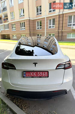 Позашляховик / Кросовер Tesla Model Y 2024 в 