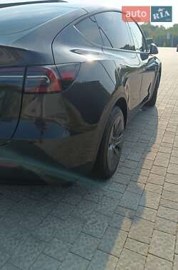 Позашляховик / Кросовер Tesla Model Y 2024 в 